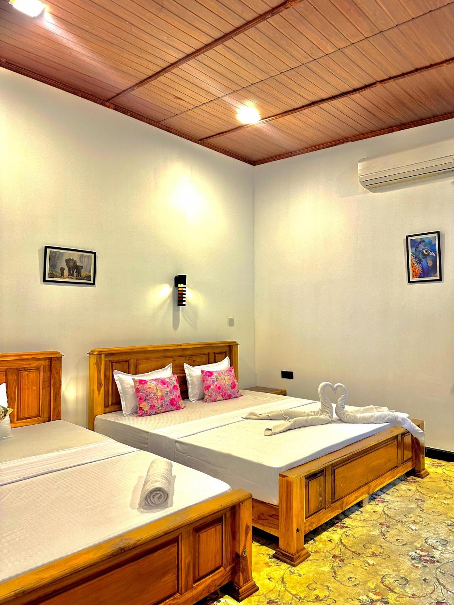 Hotel Cozy House Udawalawe Esterno foto